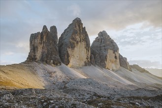 Italy, South Tirol, Sexten Dolomites, Tre Cime di Lavaredo, Rock formations on top of mountain