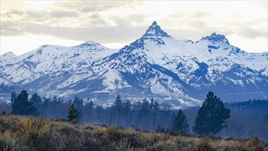 Usa, Wyoming, Park County, Absaroka, Scenic view of snowcapped Pilot Peak