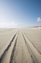 Usa, Massachusetts, Nantucket Island, Madaket Beach, 4x4 vehicle tire tracks on beach