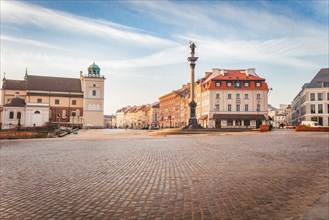 Poland, Masovia, Warsaw, Town square with monument column