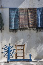 Weaving loom and traditional fabric