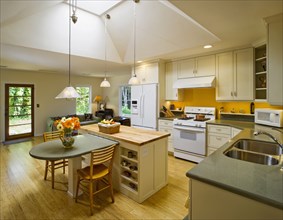 Kitchen with island and kitchen table