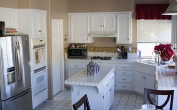 Average white kitchen