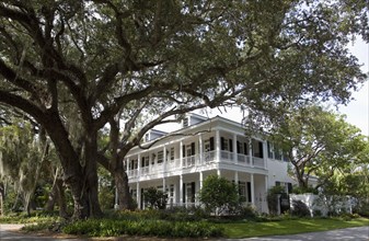 Front exterior plantation house