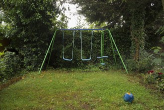 Empty swing set in backyard