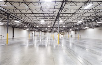 Infrastructure and lighting in empty warehouse