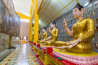 Buddha statues in Wat Chayamangkalaram temple