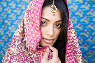Indian woman in glamorous traditional clothing