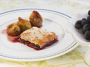 Crostata of fresh grapes with stewed figs