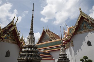 Ornate rooftops of Phra Chedi Roi