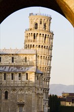 View of the Leaning Tower of Pisa beyond archway
