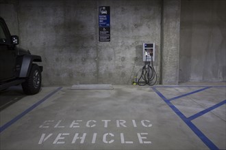 Electric vehicle parking space and charging station