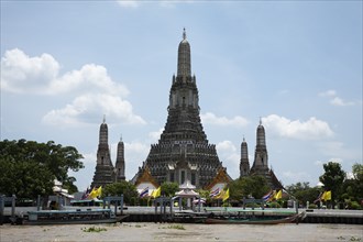 Wat Arun and boats on Phraya River