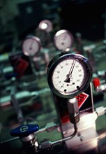 Psi gauges measuring oxygen levels