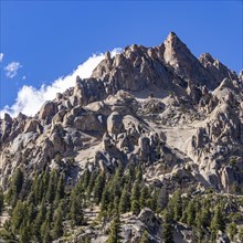 Rocky crags of Sawtooth Mountains