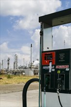 Gas pump and gas refinery