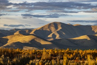 USA, Idaho, Bellevue, Hilly landscape in sunlight near Sun Valley