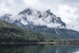 USA, Idaho, Clouds covering Sawtooth Mountains at Stanley Lake