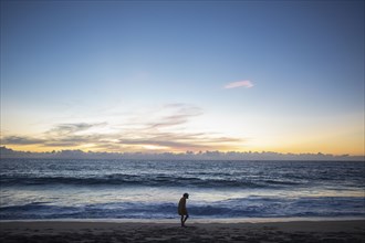 Mexico, Baja, Pescadero, Silhouette of boy on beach at dusk