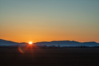 Sun setting behind hills near Sun Valley, Bellevue, Idaho, USA