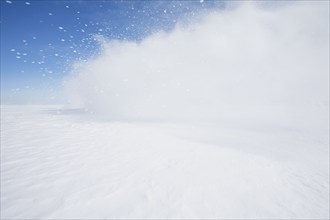 Blast of snow drifting blowing across frozen landscape, Hammond, NY, USA, Hammond, New York, USA