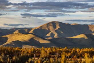 USA, Idaho, Bellevue, Hilly landscape in sunlight near Sun Valley, Bellevue, Idaho, USA