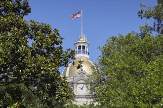 USA, Georgia, Savannah, Golden dome and American flag on top of city hall, Savannah, Georgia, USA