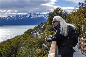 Argentina, Santa Cruz, El Calafate, Woman looking at Perito Moreno glacier from walkway, El