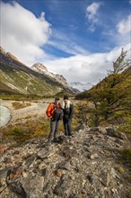 Argentina, Santa Cruz, El Chalten, Portrait of smiling hikers standing near Electrico River, El