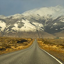 Argentina, Santa Cruz, El Calafate, Empty road leading to Perito Moreno Glacier, El Calafate, Santa