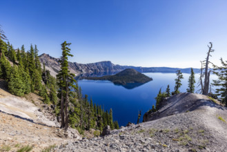 USA, Oregon, Clear sky over calm Crater lake