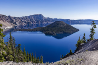 USA, Oregon, Clear sky over calm Crater lake