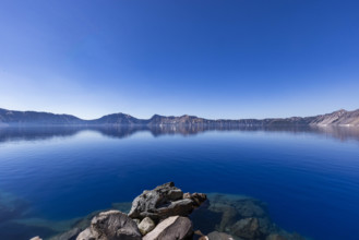 USA, Oregon, Clear sky over calm Crater lake