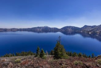 USA, Oregon, Clear sky over calm Crater lake