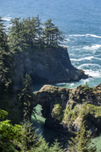 USA, Oregon, Brookings, Natural Bridges formation on Oregon Coast
