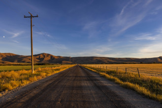 USA, Idaho, Bellevue, Empty dirt road in rural landscape