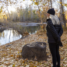 USA, Idaho, Bellevue, Woman facing Big Wood River on autumn day