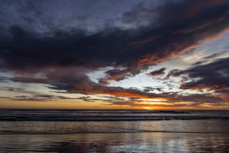 Costa Rica, Guanacaste, Playa Grande, Dramatic sunset sky over calm ocean