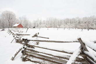 USA, New Jersey, Morristown, Field and fence covered with snow at Morristown National Historical