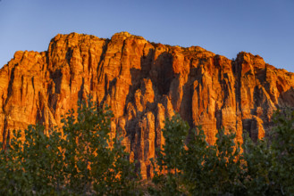 USA, Utah, Springdale, Cliff formations near Zion National Park on sunny day