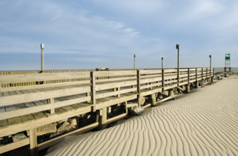 USA, Massachusetts, South Yarmouth, Empty boardwalk at Bass River on sunny day
