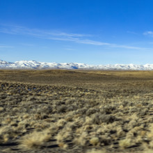USA, Idaho, Bellevue, Grassy field with snow covered mountains in distance