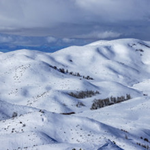 USA, Idaho, Fairfield, Clouds above snow covered fields