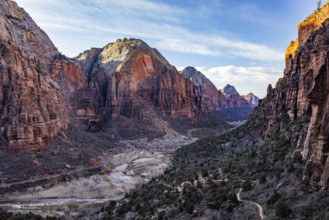 USA, Utah, Zion National Park, Hiking path to Angels Landing