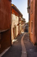 Buildings and arrow alley in old town, Roussillon, Vaucluse, France.