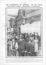 Illustration tirée du journal anglais "The Sphere", montrant la foule rassemblée devant les locaux