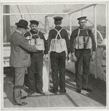 Inspection des harnais de sauvetage, à bord du RMS Titanic