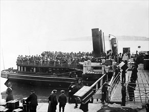 Passagers du RMS Titanic, entassés à bord des transbordeurs