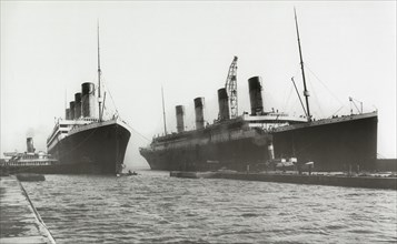 Le RMS Olympic (à gauche) et le RMS Titanic (à droite)
