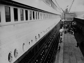 Passagers de deuxième classe, embarquant à bord du RMS Titanic